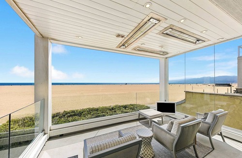 Downtown House | The Barbie Beach House