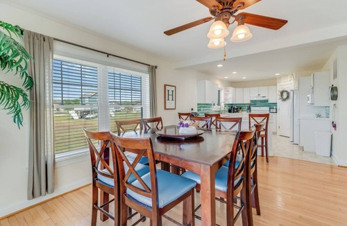 Captain's Cove House | The Baywatch Bungalow by Seaside Vacations & Sales