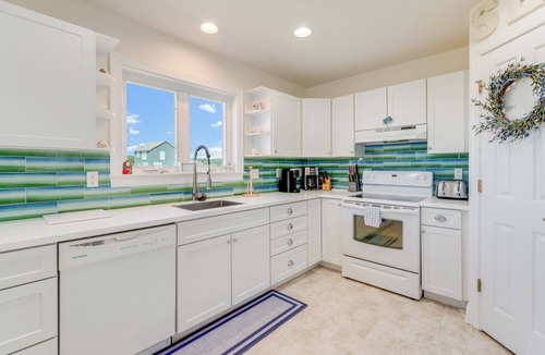 Captain's Cove House | The Baywatch Bungalow by Seaside Vacations & Sales