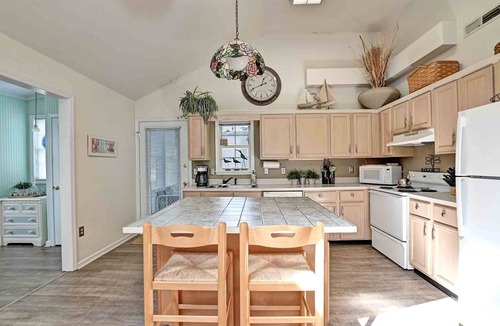 Clearwater Cottage | The Beach Treehouse located in Clearwater Community! WIFI, Community Pool, 3 miles to the Beach! *New Booking Incentive! Book and receive a 3 day pass to Delaware State Beaches. Inquiry for details!*