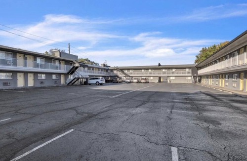 Linden Apartment | THE BENTLEY MOTEL