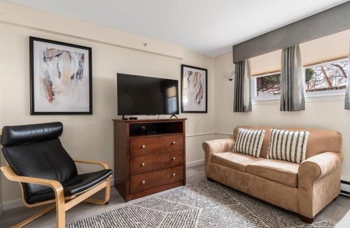 Beverly Hotel | The Beverly Hotel | Studio King | Free Parking & Minutes to Salem Witch Museum
