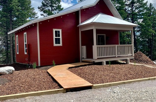 Lakeside Cabin | The Blacktail at Elk Ridge Village cabin 301B with views Flathead lake with Air.