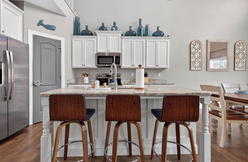 Millville House | The Blue Whale - Bishops Landing Resort Pools + Arcade Loft, Close to Beach