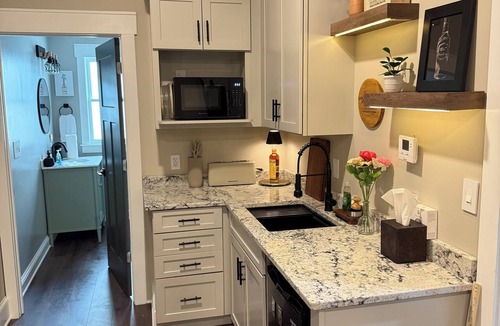 Minerva Apartment | The Bourbon Suite ALL NEW - 30 min from Pro Football HOF & 3 min from golf