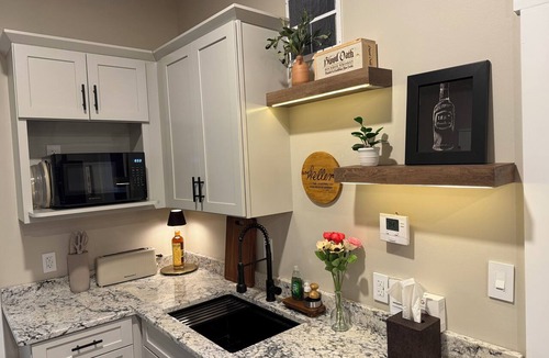 Minerva Apartment | The Bourbon Suite ALL NEW - 30 min from Pro Football HOF & 3 min from golf