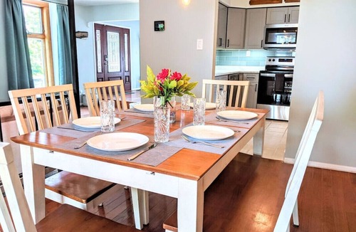 Villas House | The Brick Beach House, 2 King beds & pet friendly