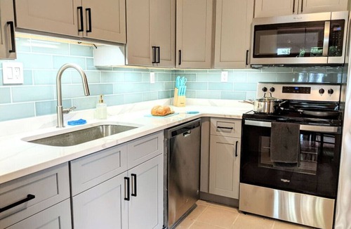 Villas House | The Brick Beach House, 2 King beds & pet friendly