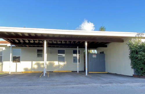 Royal Poinciana Apartment | THE BUSH HOUSE - Hidden Gem for 2 1BR1BA Studio