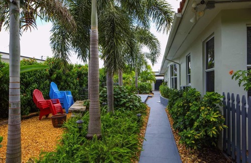 Royal Poinciana House | THE BUSH HOUSE - Premium House for 2 1BR 1BA Studio