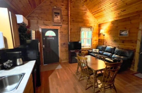 Bruceton Mills Cabin | The Caleb Cabin w/Queen Bed