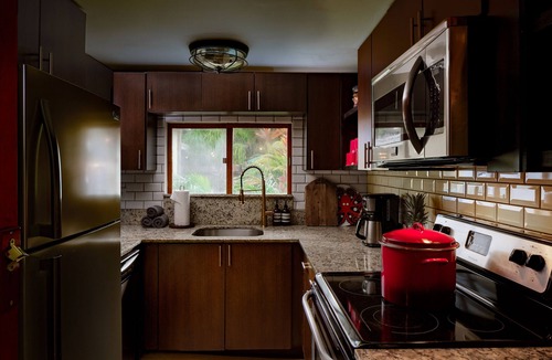 Poinsettia Heights House | The Captain's Landing 4 bedroom - 2 bathroom - soaking tub - adventure home