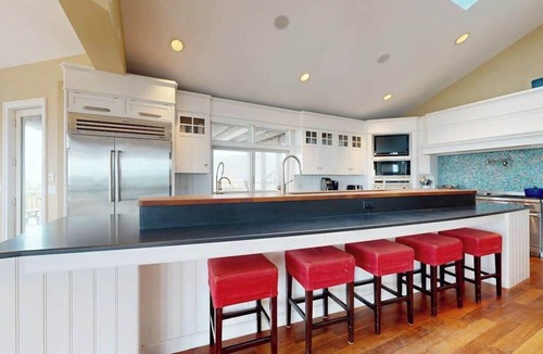 Dewey Beach House | The Chancellery pet friendly house with private patio, balcony & grill