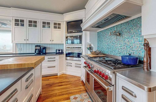 Dewey Beach House | The Chancellery pet friendly house with private patio, balcony & grill