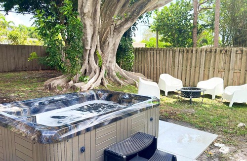 Wilton Manors Apartment | The Chill Pill - Wilton Drive and Jacuzzi