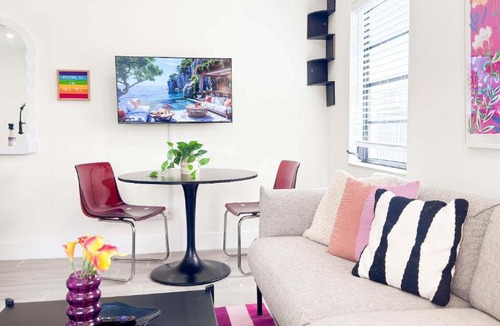 Wilton Manors Apartment | The Chill Pill - Wilton Drive and Jacuzzi