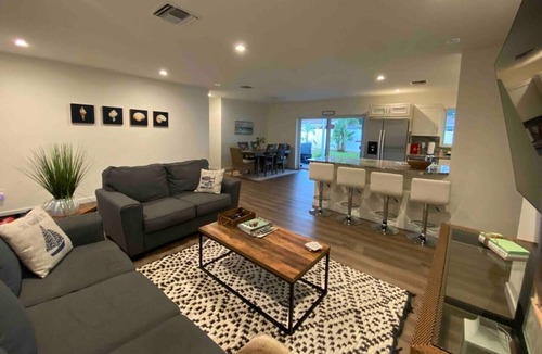 Deerfield Beach House | The Chillhouse+Hottub
