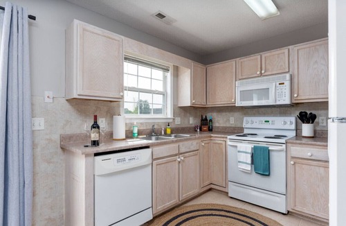 Murraysville House | The Coastal Experience w/King Beds, Garage & More! 10 mins to Wrightsville