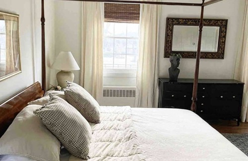 Centreville House | The Colonial Farmhouse with Private Boat Rental