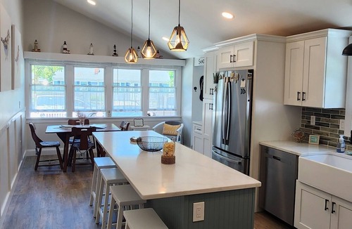 Bass River House | The Comforts of Home with Cape Cod Charm, central air, Walk to Beach! Wi-Fi