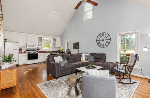 Forest Apartment | The Cottage at Virginia Sojourn: Peaceful Brick Cottage w/Sunset Mtn Views
