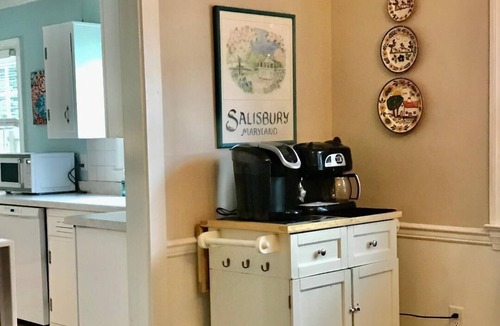 Salisbury House | The Cozy Yellow Cottage.