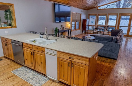 Hammond House | The Deck House on Black Lake