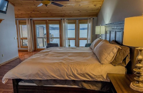 Hammond House | The Deck House on Black Lake