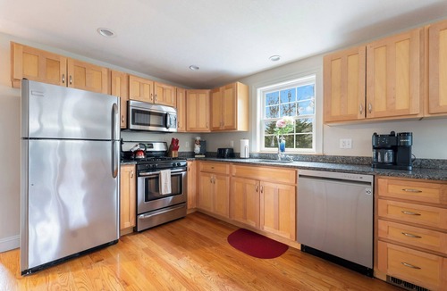 East Falmouth House | The Driftwood Home, 5 min from Mashpee Commons, AC