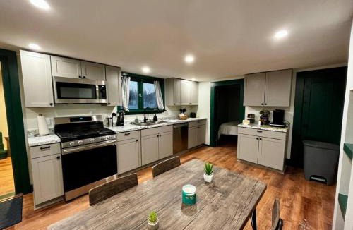 Stephentown House | The entire Stephentown Hotel 28 person occupancy
