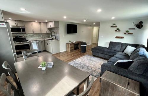 Stephentown House | The entire Stephentown Hotel 28 person occupancy