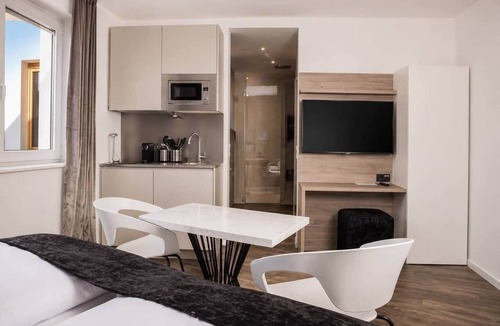 Schmargendorf Apartment | The Faces | Compact Studio | 310