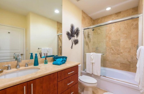 South Pointe Apartment | The Fountain 301 - One Bedroom Condominium