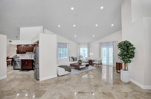 Southwest Ranches Villa | The Grand Luxe 8BR Villa w POOL and basketball