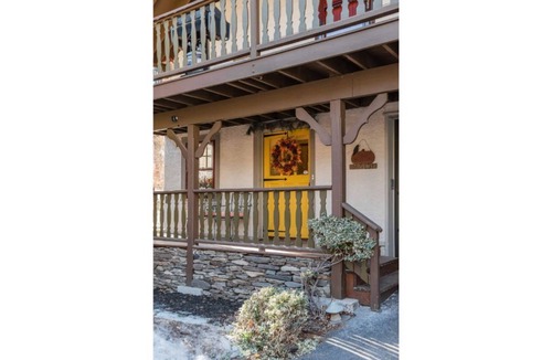 Pine Hill Ski Chalet | The Hamlet Hummingbird House Lake Hike Ski