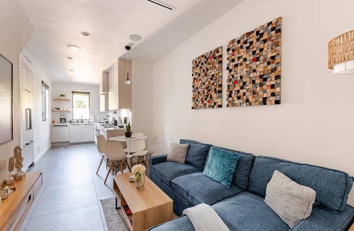 Hollywood House | The Heart of Hollywood House - Newly Built w/Hot Tub -