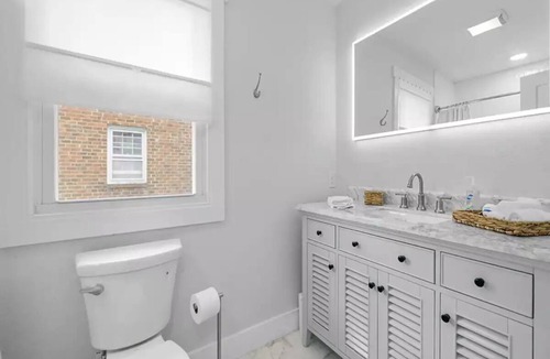 Northeast Virginia Beach Hotel | The Hideaway: 2 Bedroom 2.5 Bath, blocks to ocean.