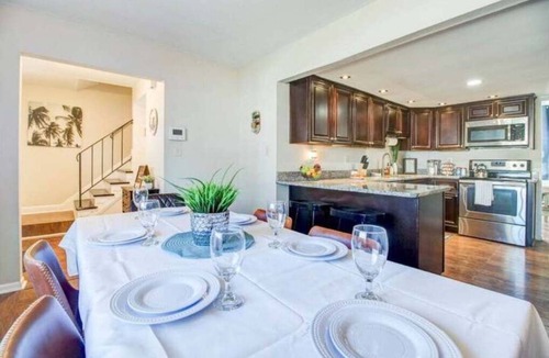 Virginia Beach House | The Hideaway! 3BR Retreat Home Near VB Town Center