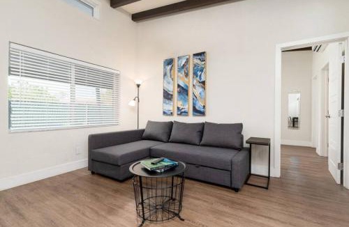 Lake Ridge Apartment | The Hideaway at Lake Ridge 1