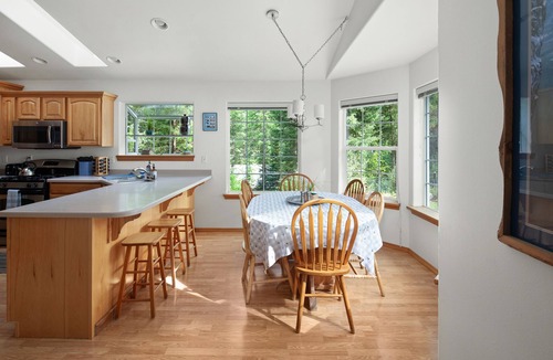 Martin City House | The Hillside House, 8 miles to Glacier National Park has May promotions!