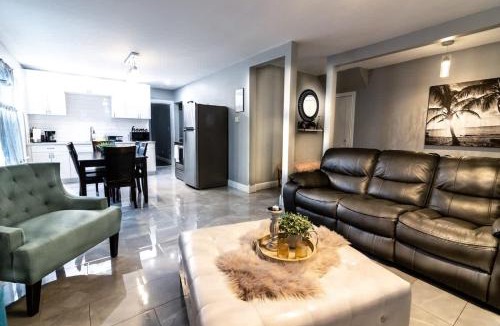 Niagara Falls House | The Horseshoe Villa-6br 2 BA near the falls