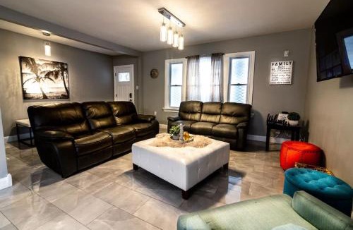 Niagara Falls House | The Horseshoe Villa-6br 2 BA near the falls