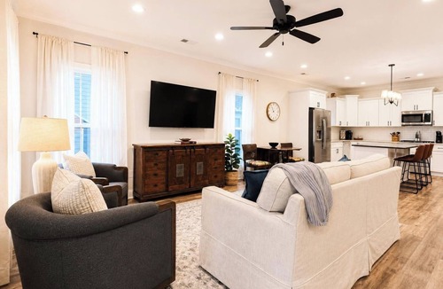 Starkville House | The Huddle, 3BR Cottage by Velvet Ditch Villas