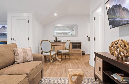 Stevensville Hotel | The Inn at Chesapeake Bay Beach Club