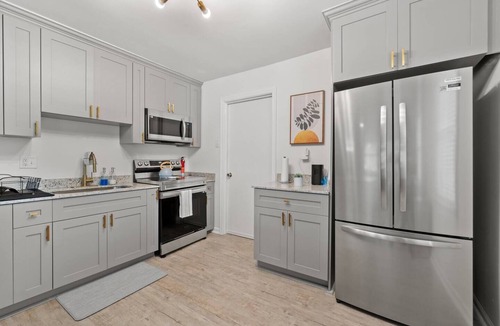 Hampton House | The Iverson: Cozy 2 Bdrm Home by the Beach