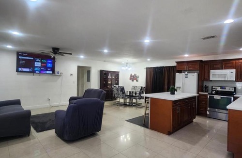 Miami Gardens House | The Jazzy Escape