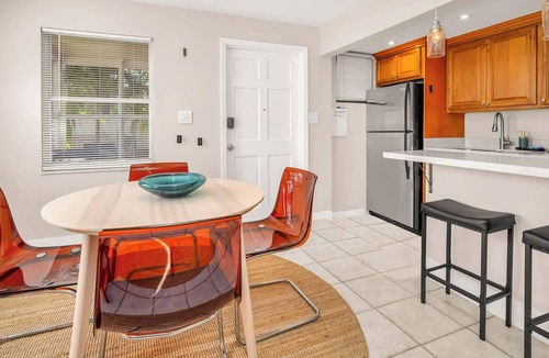 Coral Brook Apartment | The Jute Box - Pool - Waterview - Wilton Drive