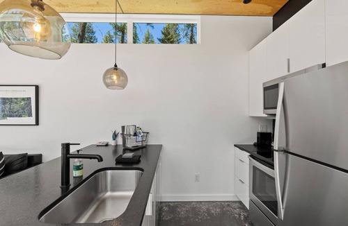 Lakeside Cabin | The Kootenai at Stoner Creek Cabins