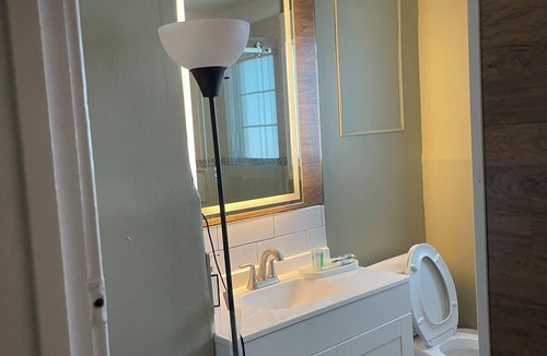 North Buffalo House | The L's Luxury 1- Newly renovated Downstairs Apartment