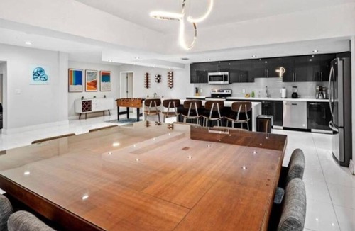 Golden Glades Villa | The Lagoon Miami's Exclusive Glam Grotto